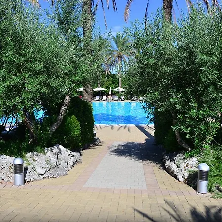 Paradise אתר נופש 4*